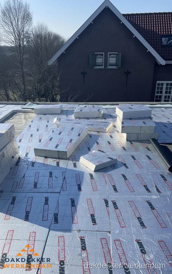 IKO PIR isolatieplaten op plat dak in Werkendam