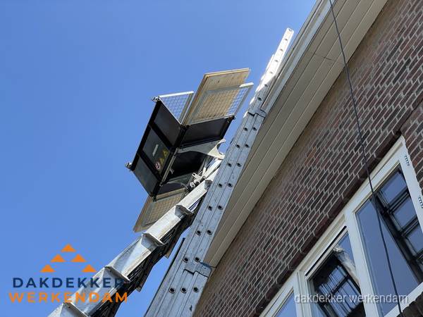 Dakgoot vervangen met dakdekkerslift in Werkendam