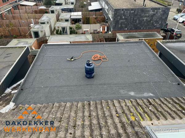 Dakrenovatie afgerond met nieuwe bitumen dakbedekking in Werkendam Dakrenovatie afgerond met nieuwe bitumen dakbedekking in Werkendam