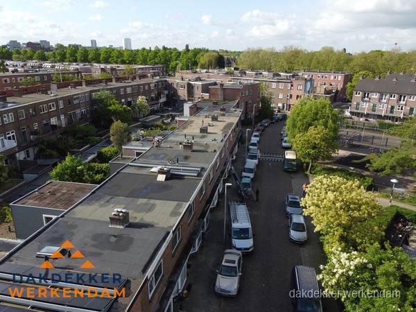 Luchtfoto dakinspectie woonwijk in Werkendam Luchtfoto dakinspectie woonwijk in Werkendam