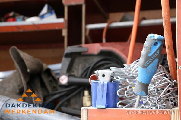 Professioneel gereedschap van dakdekker in Werkendam