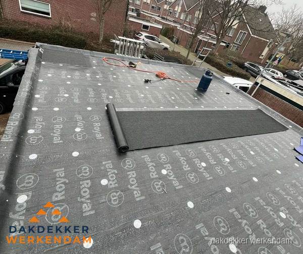 Dakrenovatie plat dak met bitumen dakbedekking in Werkendam
