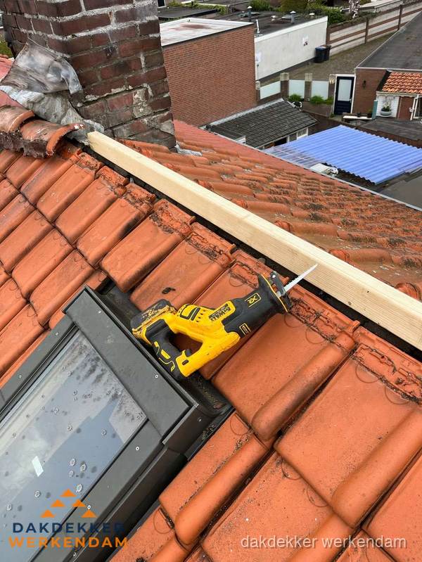 Kosten dak vervangen: werkzaamheden aan pannendak in Werkendam